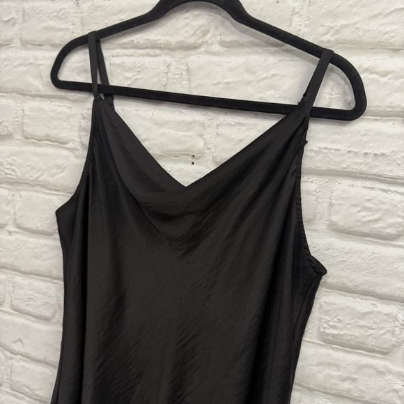 Torrid Woman Sz 00 M/L Ruffle Front Black Tank Slip Top Adjustable Straps Silky - Picture 3 of 11